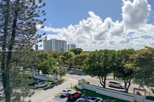 1000 Parkview Dr, Hallandale Beach, FL 33009 - Photo 10