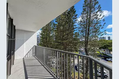1000 Parkview Dr #531, Hallandale Beach, FL 33009 - Photo 42