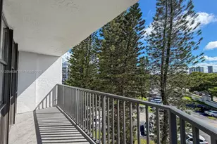 1000 Parkview Dr, Hallandale Beach, FL 33009 - Photo 42