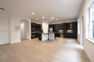 11213 NW 71st Terrace, Doral, FL 33178 - Photo 2