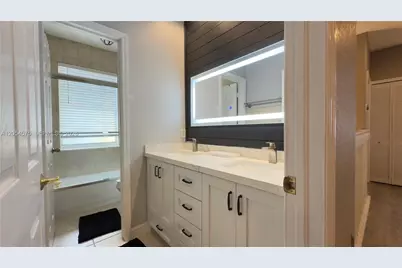 1247 NW 165th Ave, Pembroke Pines, FL 33028 - Photo 14