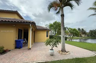 1247 NW 165th Ave, Pembroke Pines, FL 33028 - Photo 22