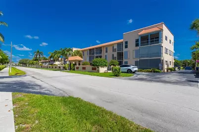331 SW 8th St #3F, Boca Raton, FL 33432 - Photo 2