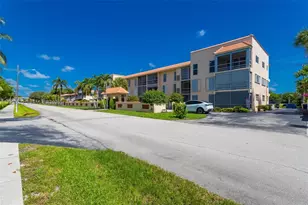 331 SW 8th St, Boca Raton, FL 33432 - Photo 2