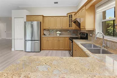 4022 Pinewood Ln, Weston, FL 33331 - Photo 12