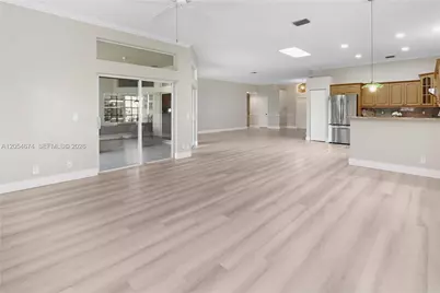 4022 Pinewood Ln, Weston, FL 33331 - Photo 4