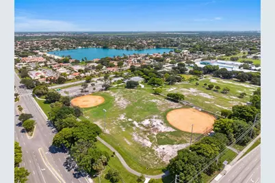 19113 NW 64th Ct, Hialeah, FL 33015 - Photo 8