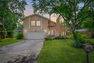 42 Birch Dr, Cooper City, FL 33026 - Photo 2