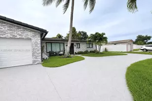 8641 NW 19th St, Pembroke Pines, FL 33024 - Photo 2