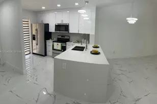 400 Club Cir, Boca Raton, FL 33487 - Photo 4