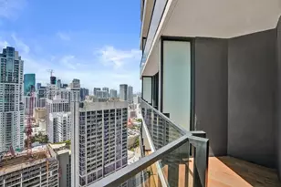 398 NE 5th St, Miami, FL 33132 - Photo 16