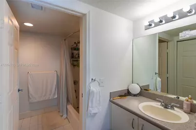 816 NW 11th St #606, Miami, FL 33136 - Photo 6