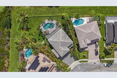 694 SW 168th Way, Pembroke Pines, FL 33027 - Photo 4