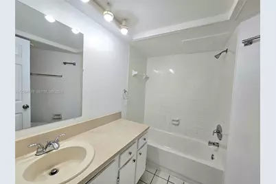 210 Lake Pointe Dr #209, Oakland Park, FL 33309 - Photo 10