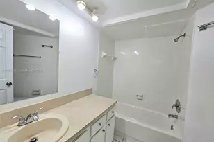 210 Lake Pointe Dr, Oakland Park, FL 33309 - Photo 10