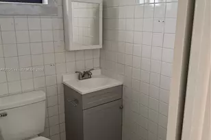 8240 NW 181st St, Hialeah, FL 33015 - Photo 4