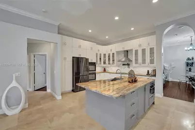 16366 N Mariposa Cir N, Pembroke Pines, FL 33331 - Photo 4