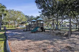16366 N Mariposa Cir N, Pembroke Pines, FL 33331 - Photo 48