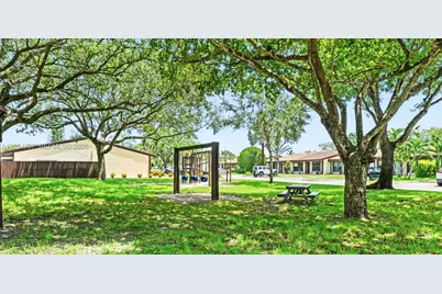 10301 Jasmine Ct, Pembroke Pines, FL 33026 - Photo 26