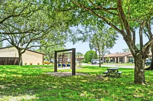 10301 Jasmine Ct, Pembroke Pines, FL 33026 - Photo 26