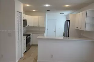 9020 N Lake Park Cir N, Davie, FL 33328 - Photo 4