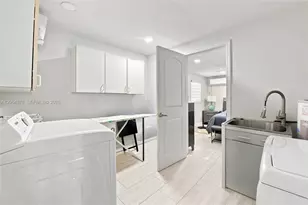2211 NE 1st Ave, Pompano Beach, FL 33060 - Photo 22