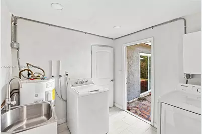 2211 NE 1st Ave, Pompano Beach, FL 33060 - Photo 24