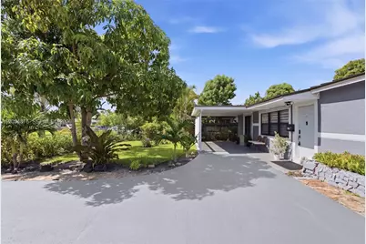 2211 NE 1st Ave, Pompano Beach, FL 33060 - Photo 2