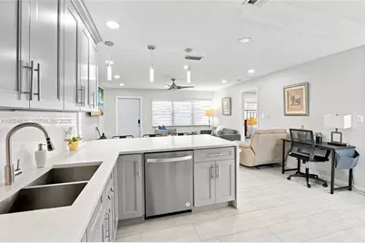 2211 NE 1st Ave, Pompano Beach, FL 33060 - Photo 12
