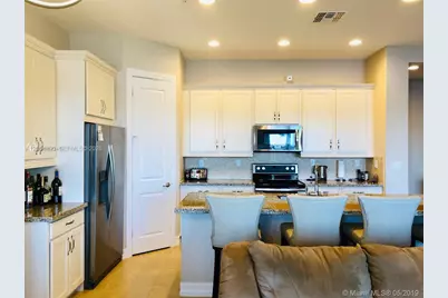 1409 SW 113th Ave, Pembroke Pines, FL 33025 - Photo 4
