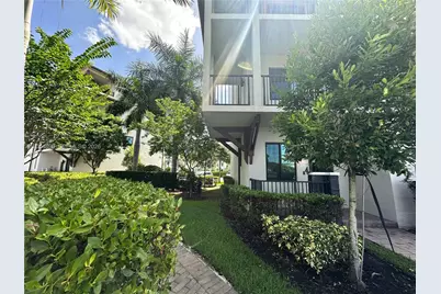 4713 NW 84th Ct, Doral, FL 33166 - Photo 2