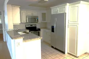 300 W Palm Cir W, Pembroke Pines, FL 33025 - Photo 20