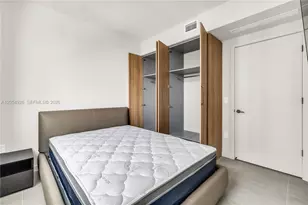 121 NE 5th St, Miami, FL 33132 - Photo 12