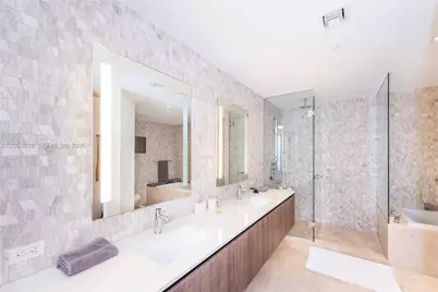 88 SW 7th St #3005, Miami, FL 33130 - Photo 18