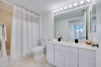 21205 Yacht Club Dr #701, Aventura, FL 33180 - Photo 18