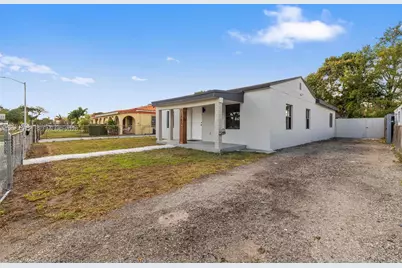 1060 NW 35th Ct #1060, Miami, FL 33125 - Photo 2