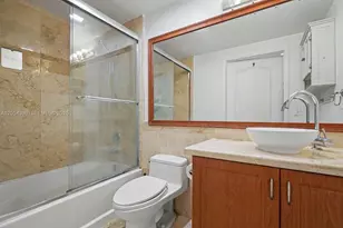 5085 NW 7th St, Miami, FL 33126 - Photo 6