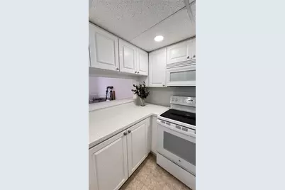 984 W 40th St #2, Hialeah, FL 33012 - Photo 8