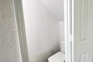 984 W 40th St, Hialeah, FL 33012 - Photo 22