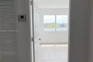 984 W 40th St, Hialeah, FL 33012 - Photo 38