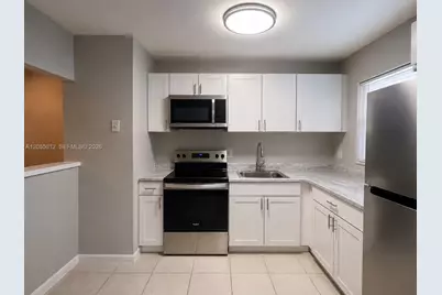3930 Crystal Lake Dr #208, Deerfield Beach, FL 33064 - Photo 4