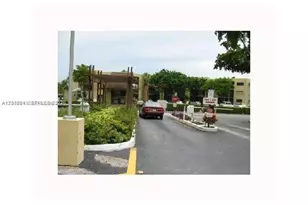8065 SW 107th Ave, Miami, FL 33173 - Photo 2