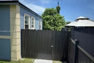 863 NW 139th St, Miami, FL 33168 - Photo 2