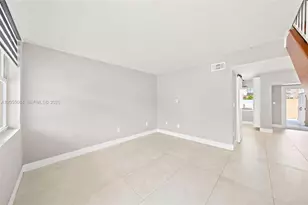 5255 W 26th Ct, Hialeah, FL 33016 - Photo 12
