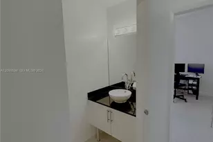 31 SE 5th St, Miami, FL 33131 - Photo 10