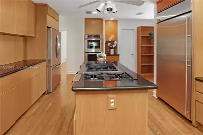 803 N Southlake Dr, Hollywood, FL 33019 - Photo 30