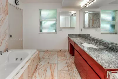 803 N Southlake Dr, Hollywood, FL 33019 - Photo 36