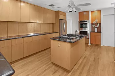 803 N Southlake Dr, Hollywood, FL 33019 - Photo 26