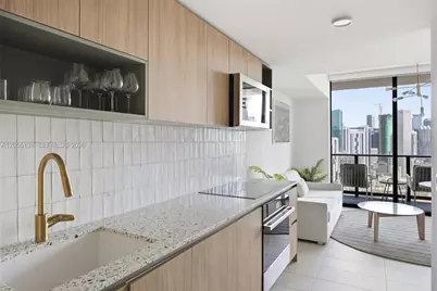 159 NE 6th St #2914, Miami, FL 33132 - Photo 4