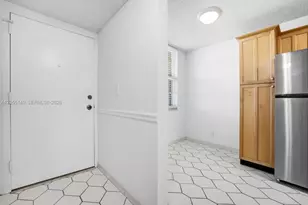 250 Jacaranda Dr, Plantation, FL 33324 - Photo 4